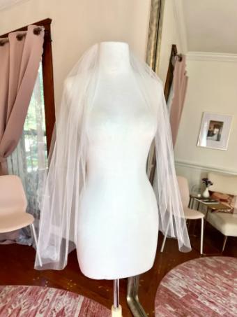 Characters Exclusives Classic Elbow Length Veil #1 Silk White thumbnail